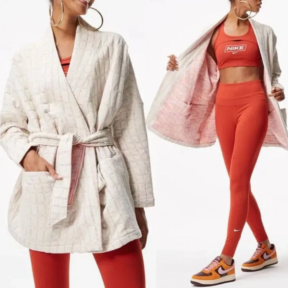 NWT Nike Yoga Therma-FIT Luxe Women's Jacquard Reversible Wrap Sweathshirt 1X